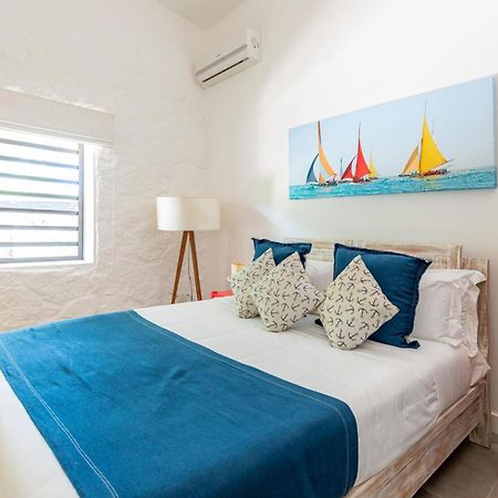 Charming 3-Bedroom Villa With Pool In Гранд Байе Екстериор снимка