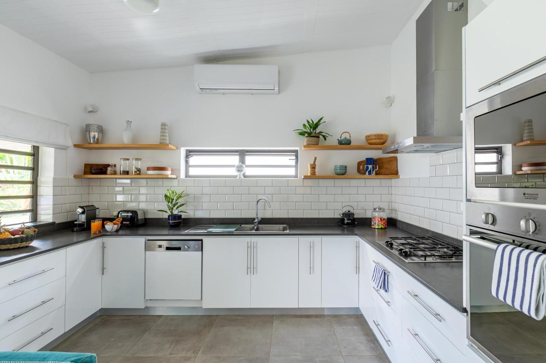 Charming 3-Bedroom Villa With Pool In Гранд Байе Екстериор снимка