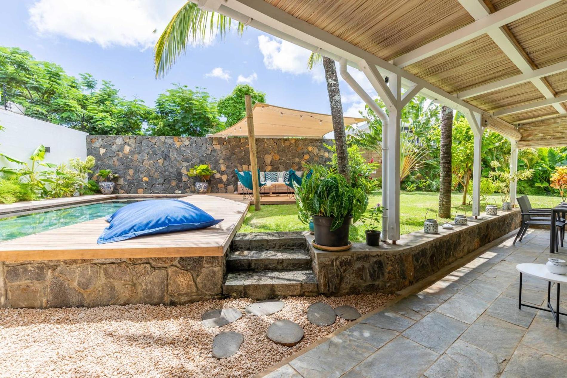 Charming 3-Bedroom Villa With Pool In Гранд Байе Екстериор снимка